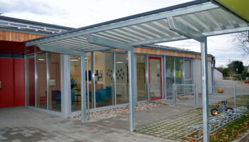 Überdachungen Weg zwischen Kindergarten und Krippe St. Martin Geisenhausen